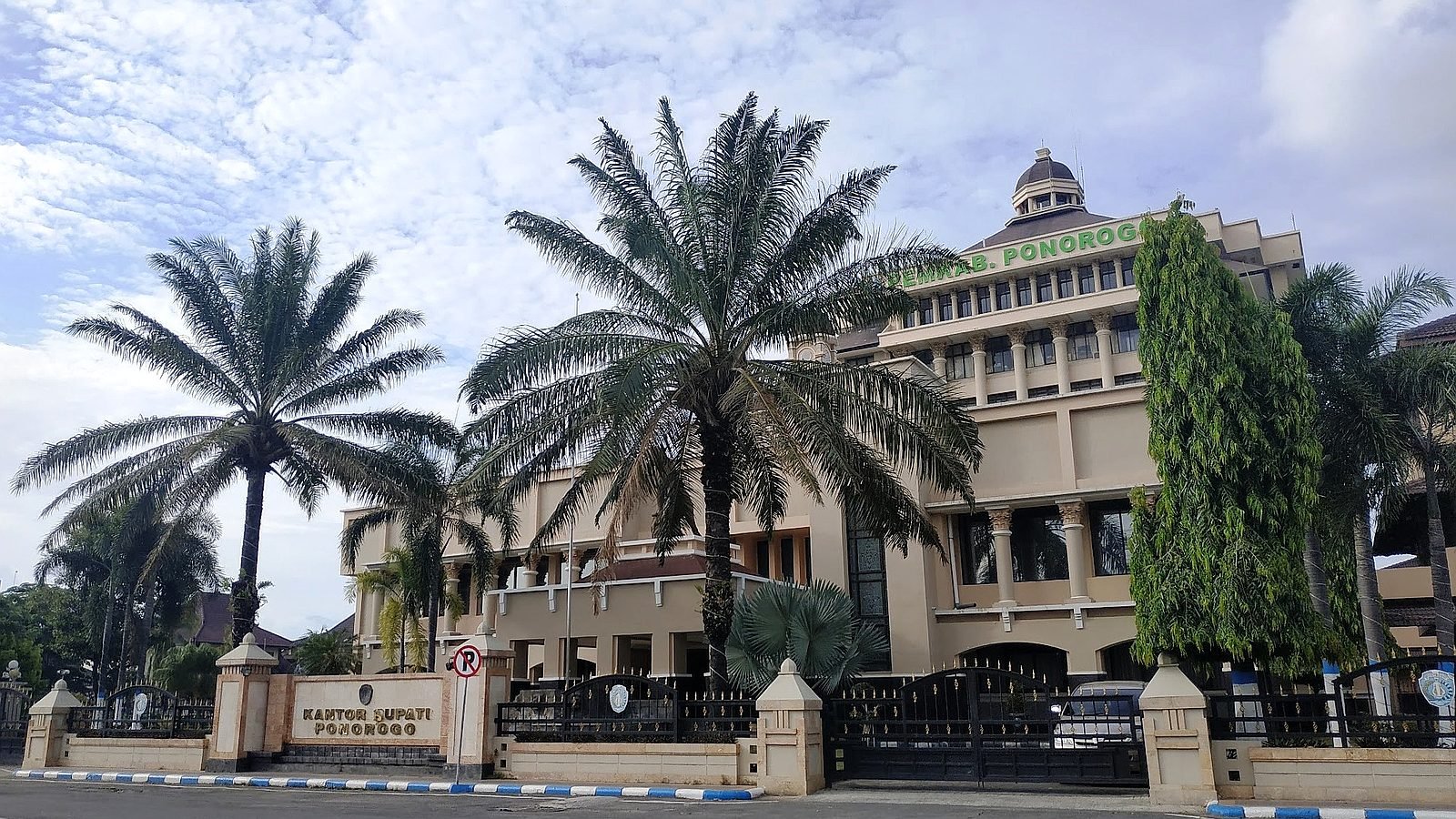 Foto arsip Kantor Bupati Ponorogo, bukan dokumentasi pemadaman atau pelaksanaan TKA.