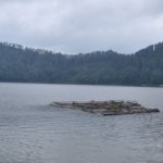 Panorama Telaga Ngebel dalam foto arsip 2013, bukan dokumentasi pertunjukan seni 2026.